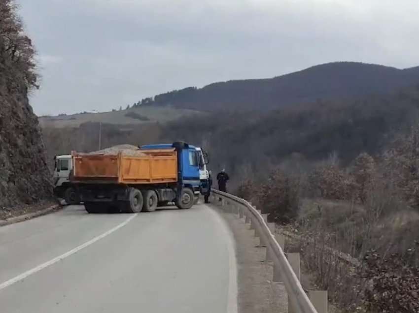 Barrikaduesit në veriun e Kosovës duhet të arrestohen