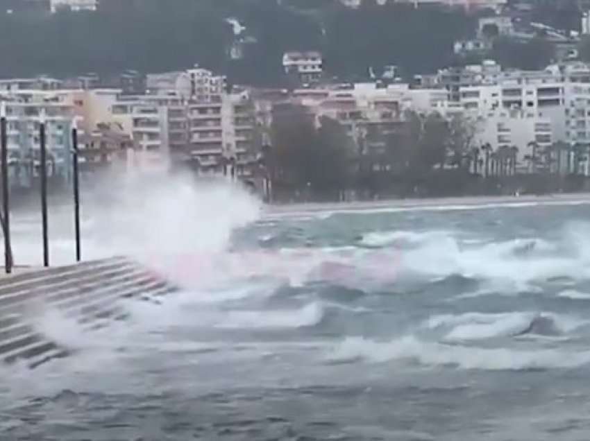 Dallgë deri në 2 metra, pezullohet lundrimi detar në Vlorë