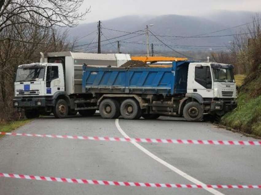 Katër policët e bllokuar në veri arrijnë të zhvendosen në stacionin e Leposaviqit