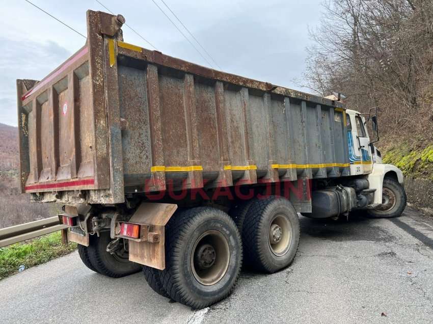 Vendoset një barrikadë e re në një rrugë alternative në Zupç, qëllim bllokimi  policisë