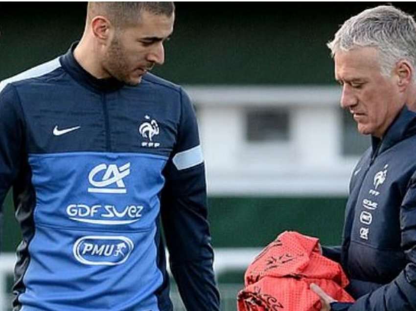 Didier Deschamps befason botën me përgjigjen