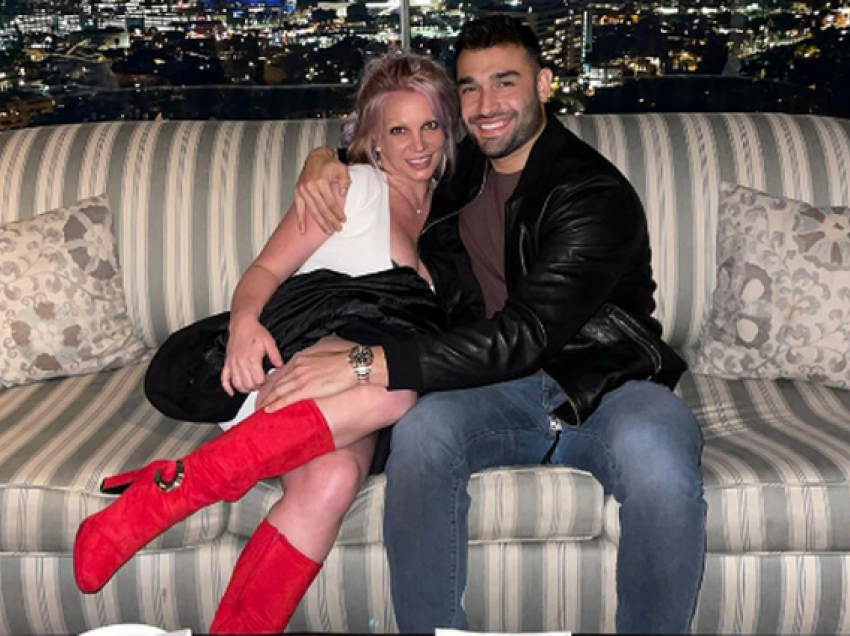 Sam Asghari flet për herë të parë për fotot nudo të Britney Spears: 'Do doja të mos i postonte'