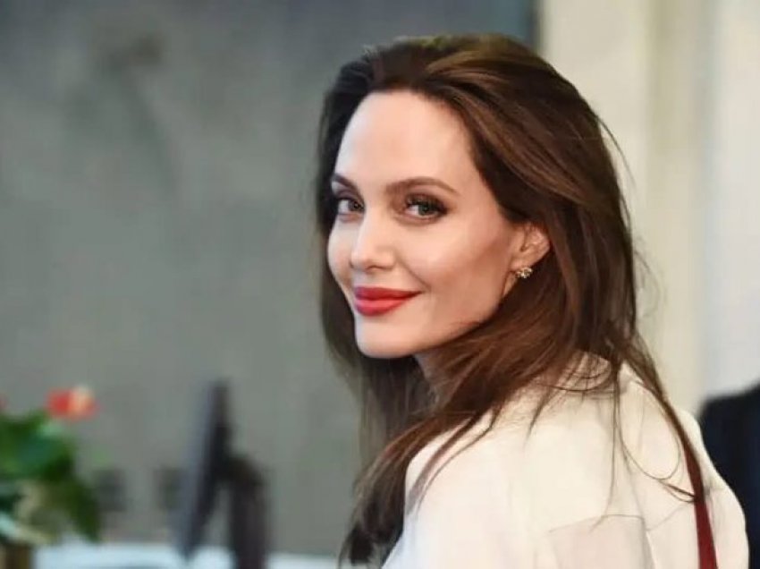 20 vite pranë refugjatëve, Angelina Jolie i jep fund bashkëpunimit të saj me OKB