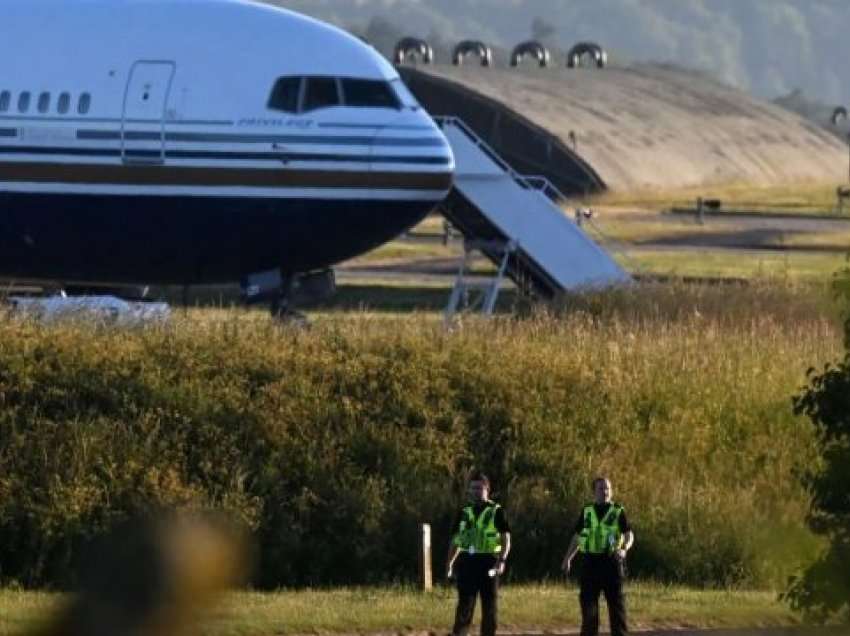 Del vendimi për emigrantët në Angli: Të paligjshmit do shkojnë në Ruanda