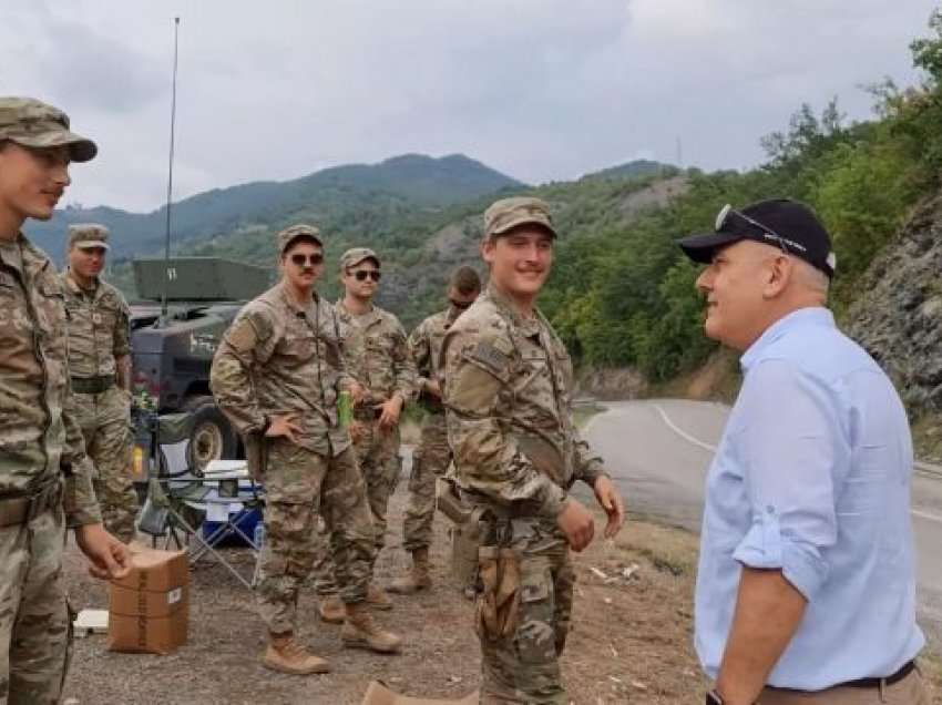 Sveçla: Presim që KFOR-i të veprojë, ose të njoftohemi për pamundësinë e heqjes së barrikadave