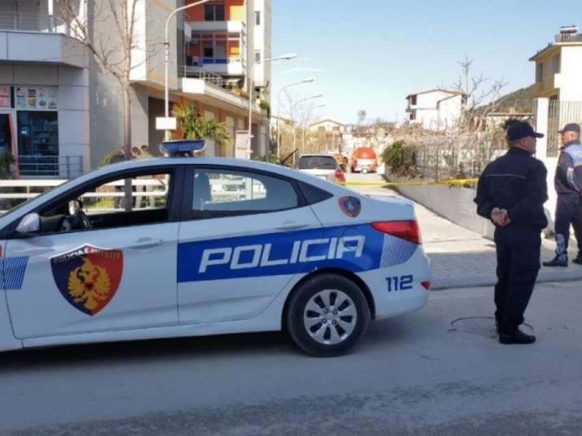 Sherr në një familje në Kukës- Babai rreh vajzën, pastaj djali rreh babain për motren