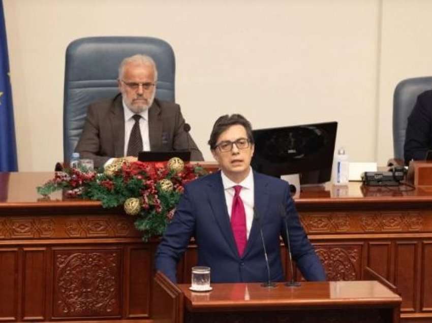 Pendarovski: KFOR-i ka kapacitet të përballet me situatën në veri të Kosovës