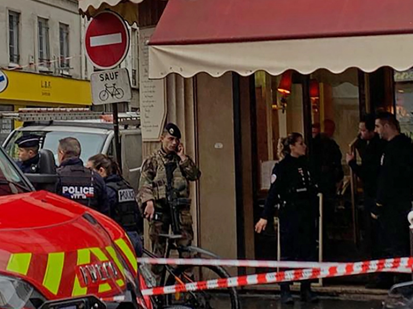 Sulmuesi në Paris që vrau tre persona e pranon se ishte racist