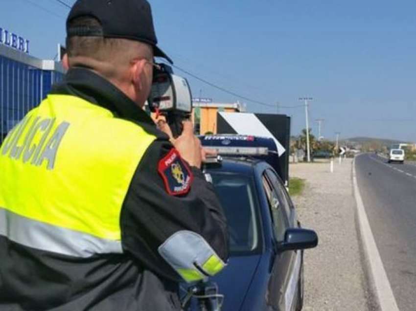 I kërkoi lekë qytetarit për të mos i vënë gjobë, përjashtohet polici i Rrugores në Fier