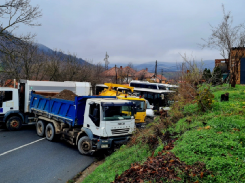 Shpërthimet, kërcënimet me luftë dhe barrikadat në veri: Juristi ‘zbulon’ arsyen kryesore të Aleksandër Vuçiqit: Po të duan SHBA...!