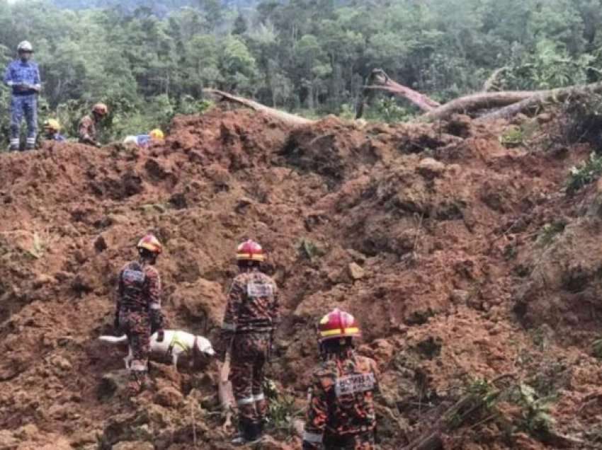 Të paktën 31 viktima nga rrëshqitjet e dheut në Malajzi, mes tyre 11 fëmijë