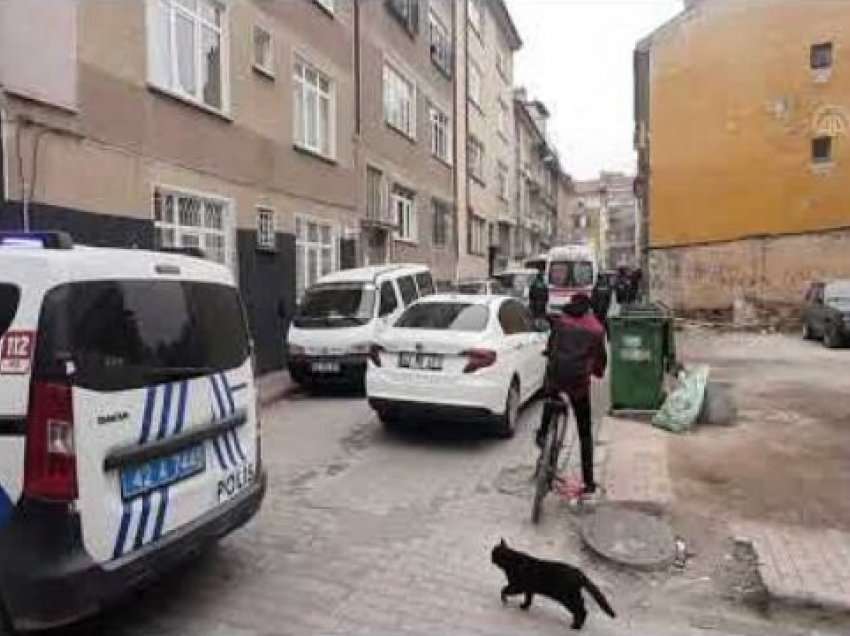 Ngjarje e rëndë, babai vret me thikë dy vajzat e tij: Ishte çështje nderi