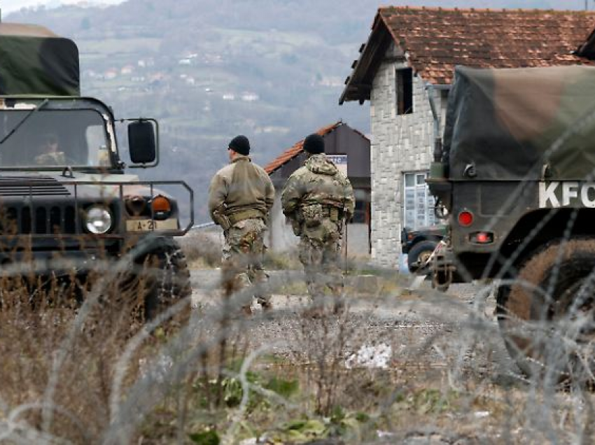 Të shtëna pranë patrullës së NATO-s: Serbia dërgon shefin e ushtrisë së saj, pranë kufirit me Kosovën