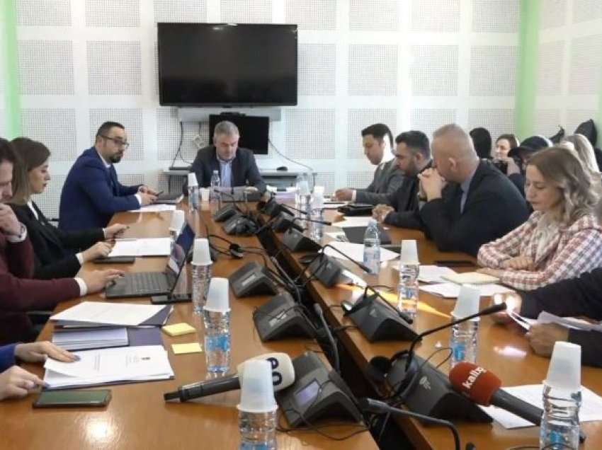 Haxhiu thotë se Vetting do të ketë edhe në sistemin e sigurisë: Sfidë sigurimi i votave të Listës Serbe 