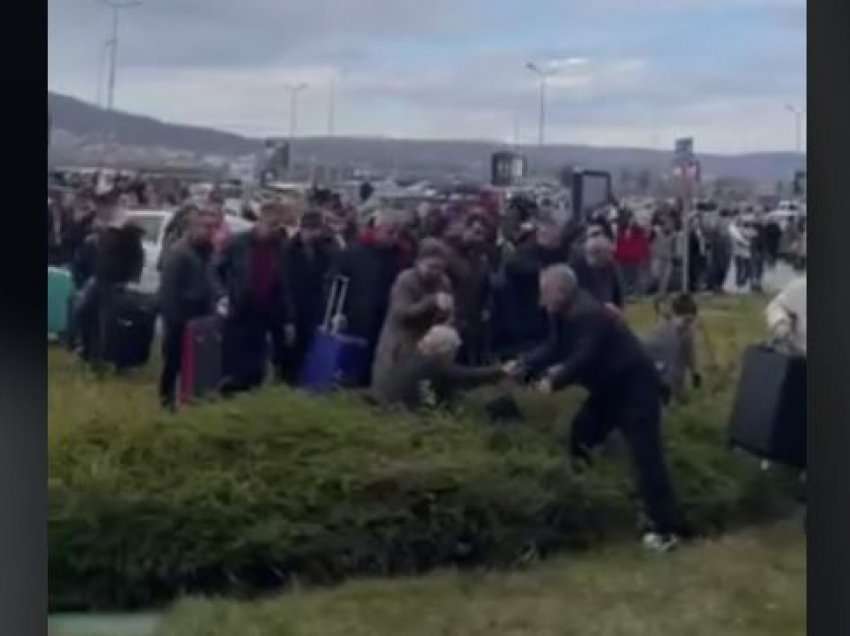 Kaos në Aeroporitn “Adem Jashari” - Alarmi për bombë doli i rrejshëm, qytetarët shpejtojnë për t‘i zënë fluturimet