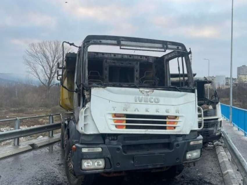 Ishin vendosur si barrikada, digjen dy kamionë në veri 