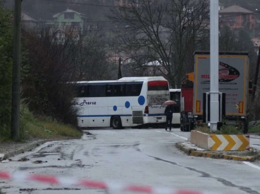 UNMIK-u mirëpret vendimin për heqjen e barrikadave, vjen me një kërkesë për Kosovën dhe Serbinë