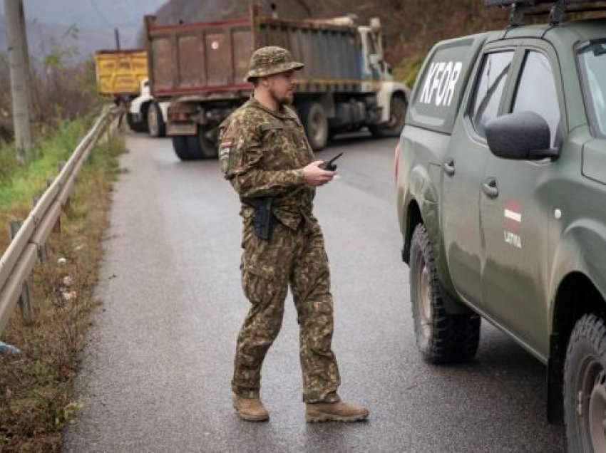 KFOR: Barrikadat të hiqen shpejt, nëse është e nevojshme mund të ndërhyjmë