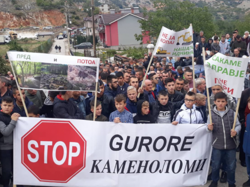 Banorët e Llabunishtës së Strugës protestuan kundër guroreve