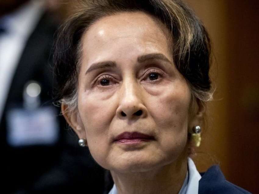 Ish-udhëheqësja e Mianmarit, Suu Kyi, u dënua me 33 vjet burg