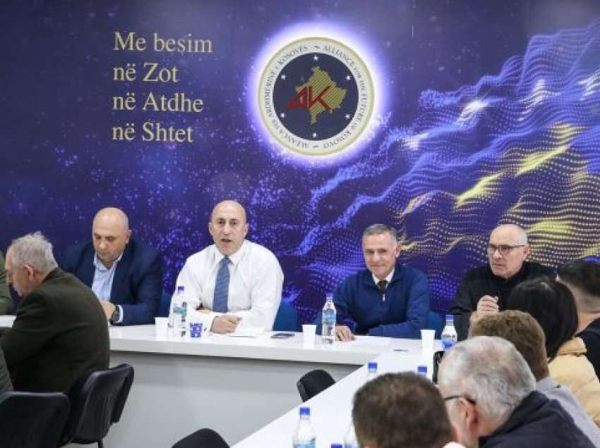 Haradinaj mbledh AAK-në në Vushtrri