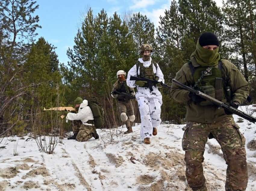 Frika dhe pasiguria nxit mobilizimin e civilëve në Ukrainë