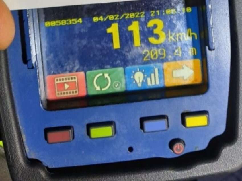 ​Gjobitet shoferi në Ferizaj pasi voziste 113 km/h në zonën 50 km/h