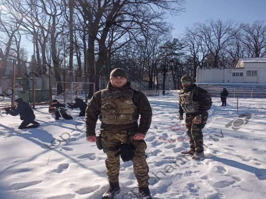  Shqiptari Emanuel Bazanji: Ja si po i stërvis ukrainasit për luftë