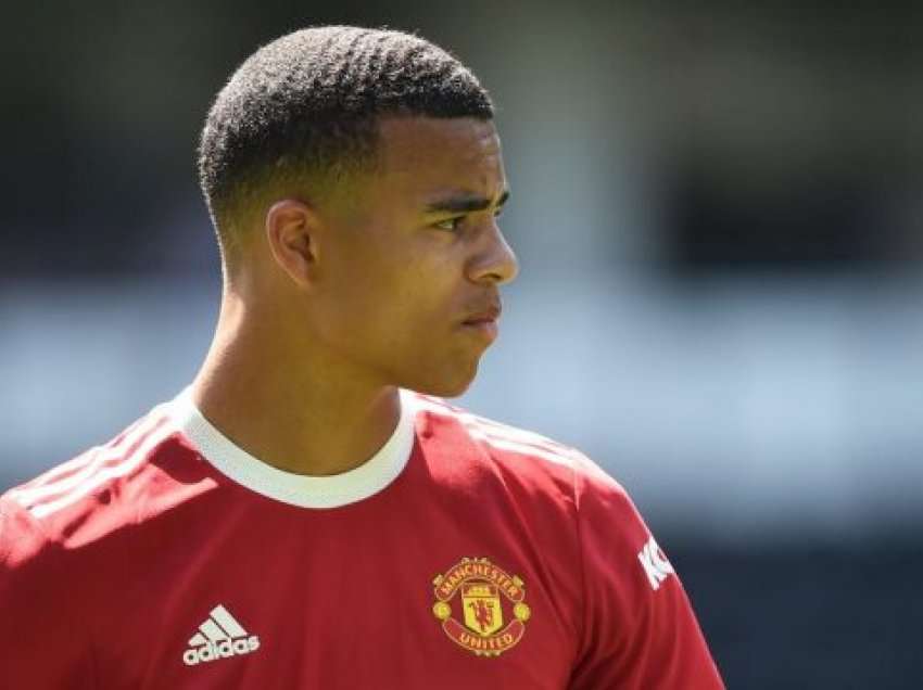 Manchester United largon nga shitoret fanellat me emrin e Greenwood