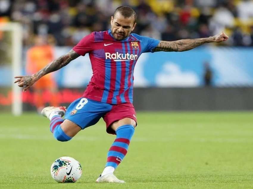 Alves thyen rekord të frikshëm, ylli brazilian pjesë e një mijë ndeshjeve