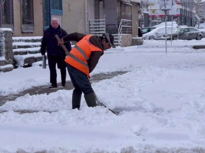 Rikthehen reshjet e dëborës në Korçë/ Ja akset ku duhen goma dimërore dhe zinxhirë