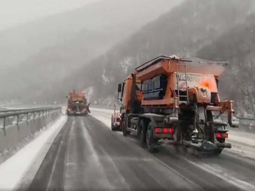 Reshjet e borës, kjo është gjendja e rrugëve që të shpijnë në pikat e kalimit kufitar