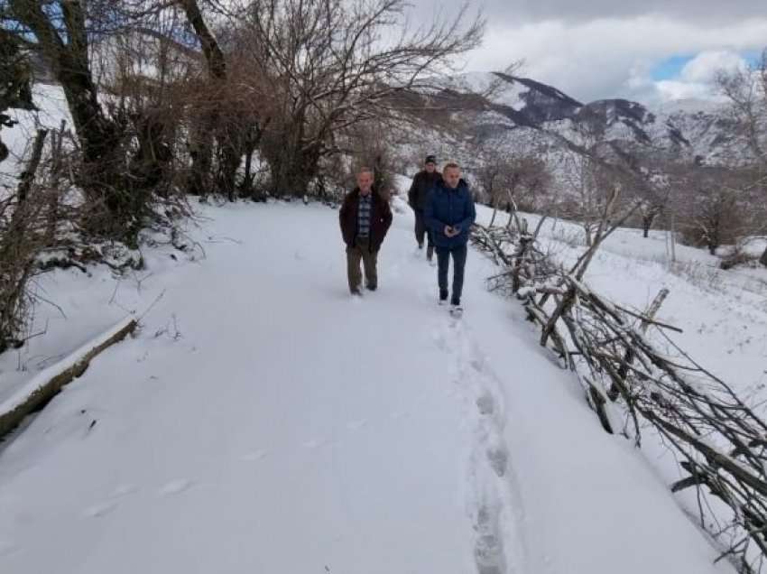 Fshati që jeton si në Mesjetë/ Banorët pranë aksit kombëtar, por pa shërbimet më elementare