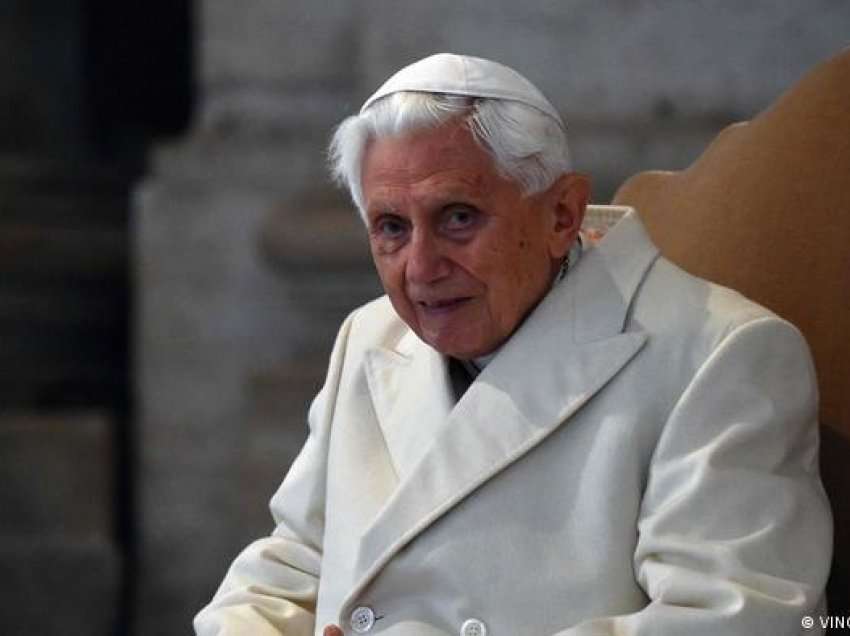 Ish-papa Benedikt XVI hedh poshtë akuzat, por kërkon falje për abuzimet seksuale brenda kishës