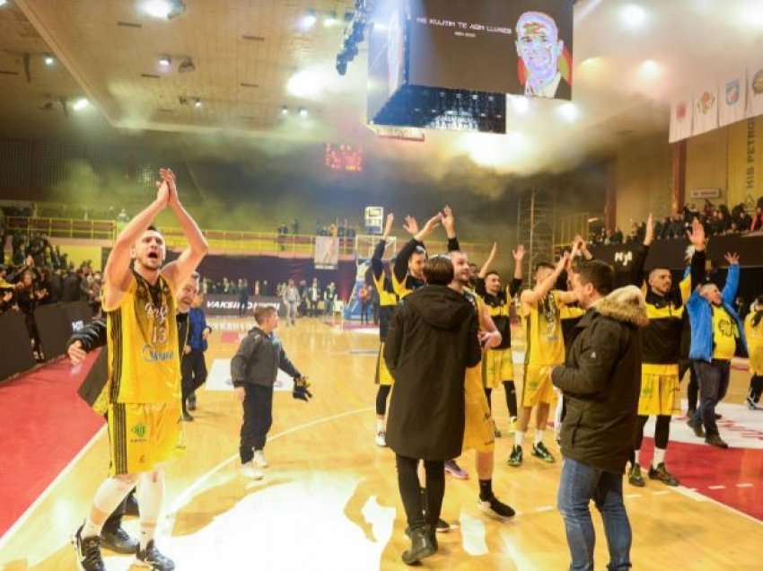 Peja triumfon në derbi, kualifikohet në gjysmëfinale