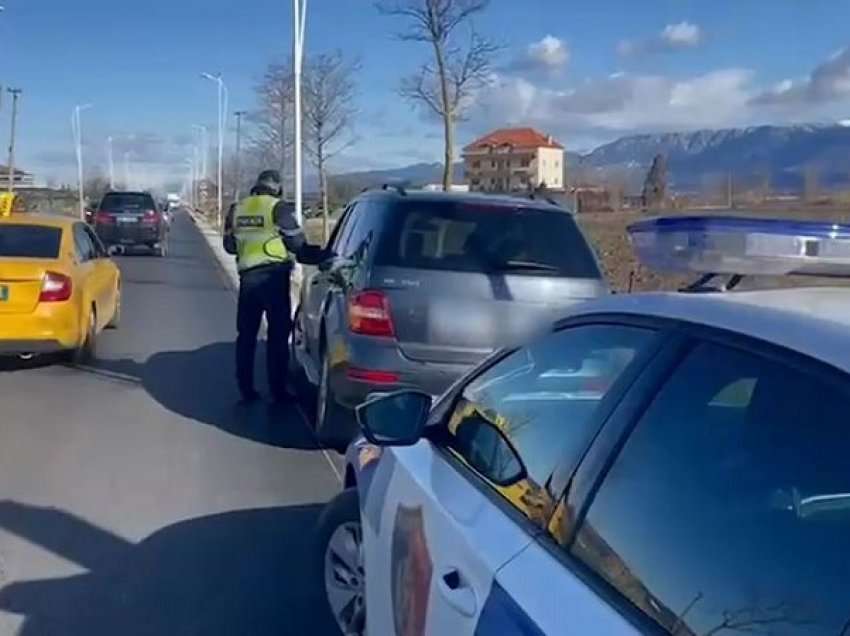 Policia me dorë të hekurt, bllokohen tetë makina luksoze me targa të huaja