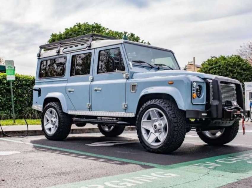 Land Rover Defender bëhet me motor elektrik të Tesla