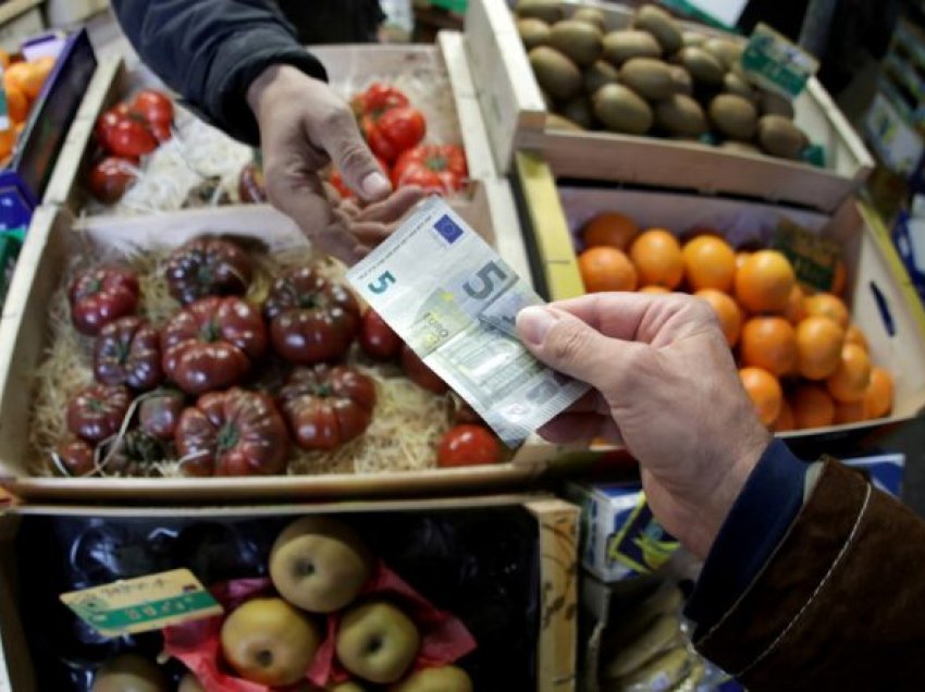 Inflacioni në eurozonë parashikohet të arrijë në 4.8% mes rritjes së çmimeve të energjisë