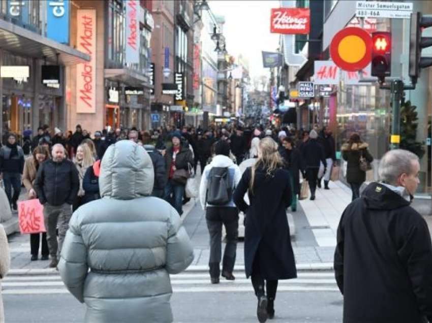 Suedia hoqi sot masat anti-Covid, Franca heq kufizimet nga 1 marsi