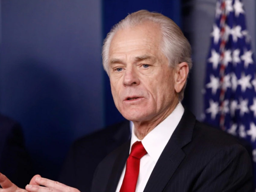 Sulmi ndaj Kapitolit, thirret për të dëshmuar ish-këshilltari i zotit Trump, Peter Navarro