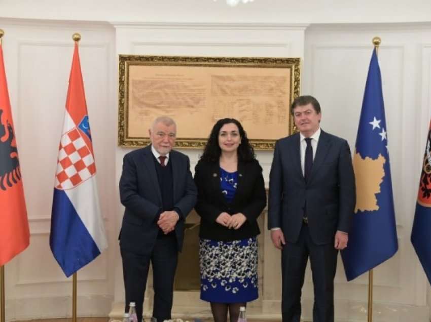 ​Osmani takon Mesiq dhe Topin, theksohet rëndësia e bashkëpunimit ndërmjet tri shteteve