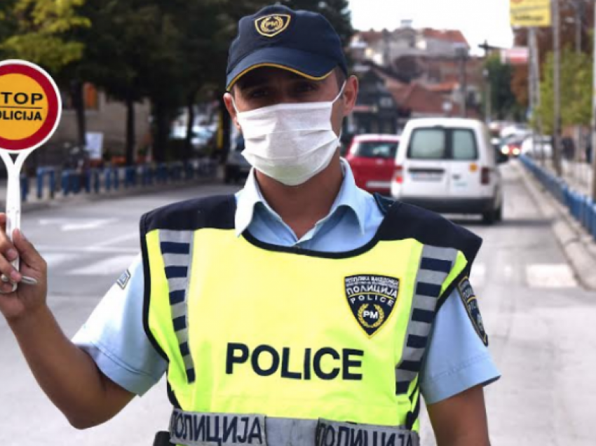 Policia largon nga trafiku 11 automjete të transportit publik