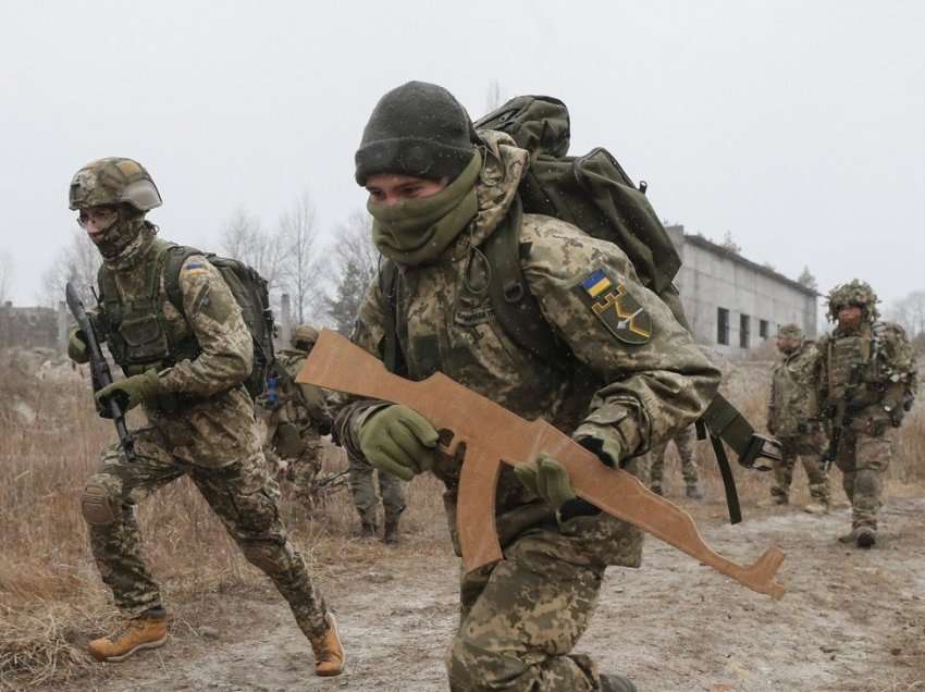 Këshilltari i SHBA-së për Siguri Kombëtare: Pushtimi i Ukrainës mund të fillojë me breshëri raketash e bombardimesh