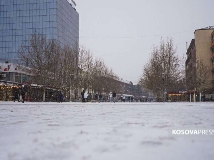 ​Mbi 12 mijë raste aktive me COVID-19