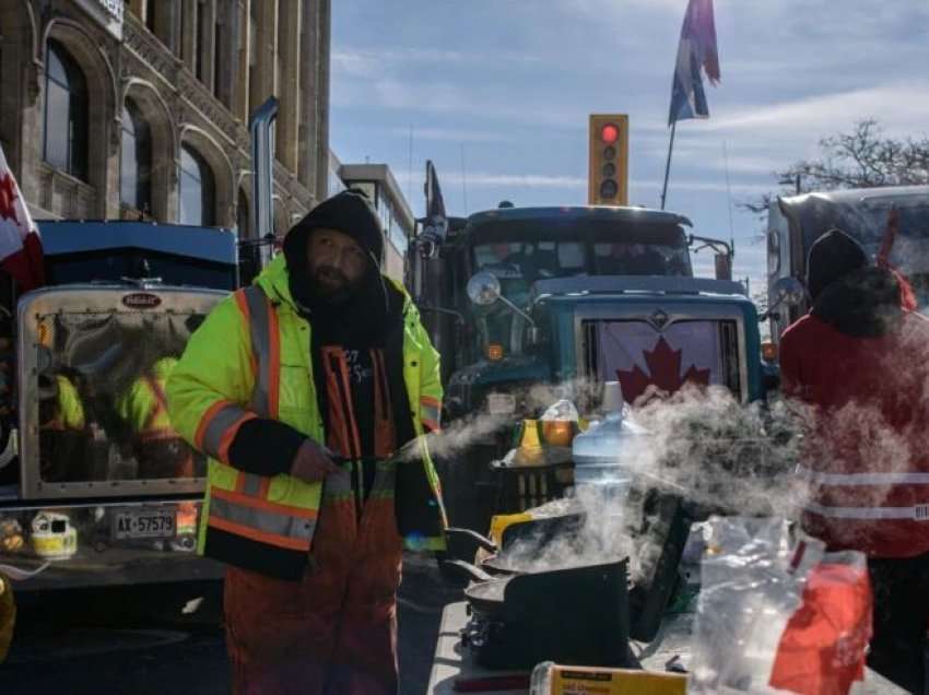 Trudeau zotohet se do të bllokojë llogaritë bankare të protestuesve