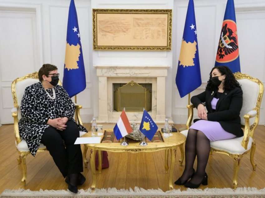 Presidentja Vjosa Osmani me ambasadoren holandeze në Kosovë, ja çfarë biseduan