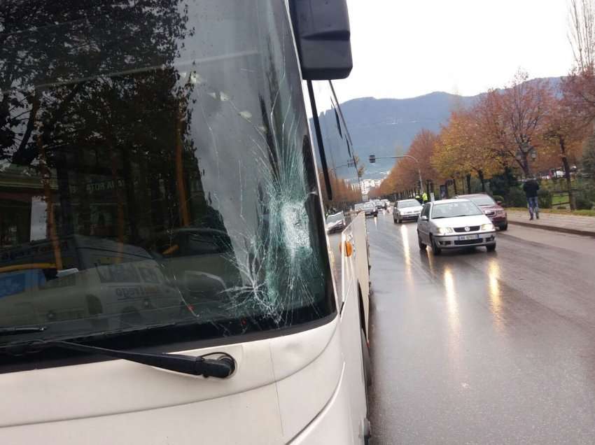 Aksident në Tiranë, urbani përplas këmbësoren