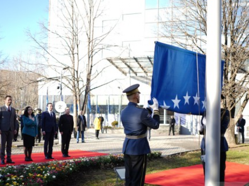 ​Krerët shtetërorë urojnë pavarësinë e Kosovës, përkujtojnë të rënët për liri