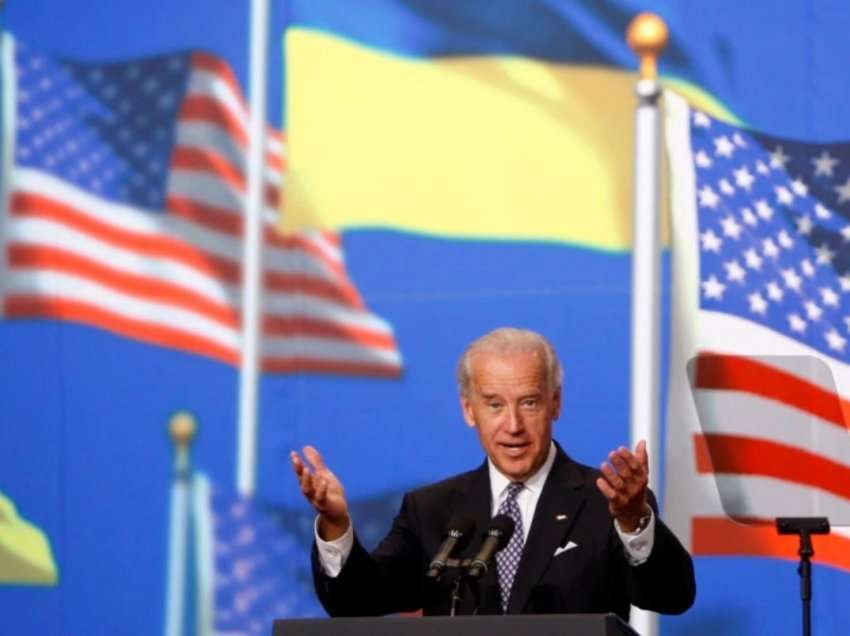 Kriza aktuale vë në provë përkushtimin e Presidentit Biden ndaj Ukrainës dhe demokracisë