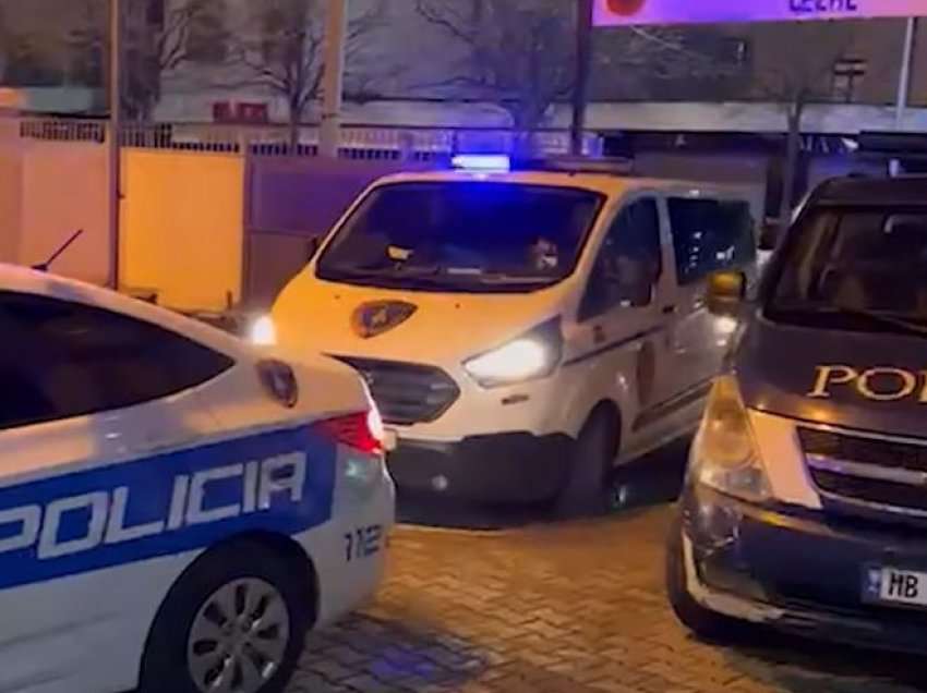 Arrestohen 2 persona, u kapën me armë dhe kokainë